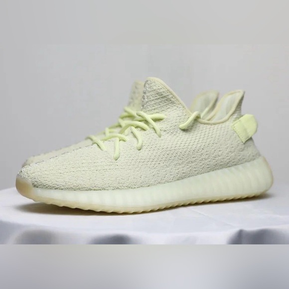 YEEZY BOOST 350 V2 SIZE 10.5 BRAND NEW